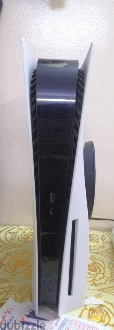 ​بلايستيشن 5 (PS5 Fat) بحالة ممتازة جداً واستخدام خفيف.