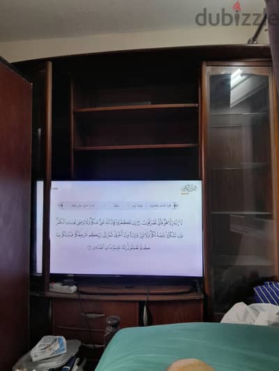 دولاب و مكتبه