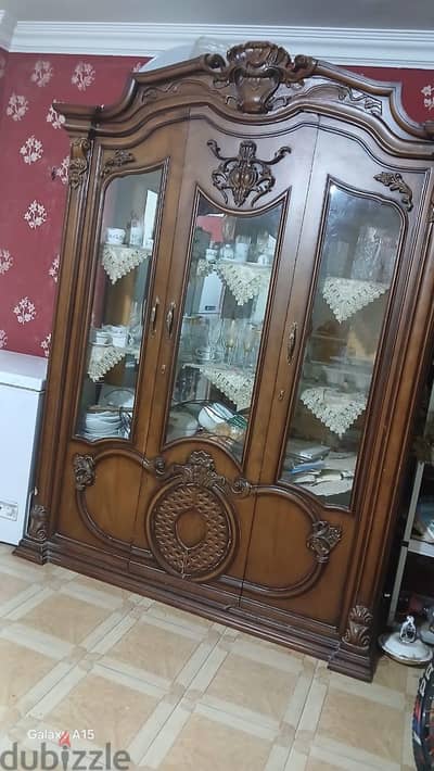 نيش ٣ درف خشب مستعمل بحالة جيدة جدًا