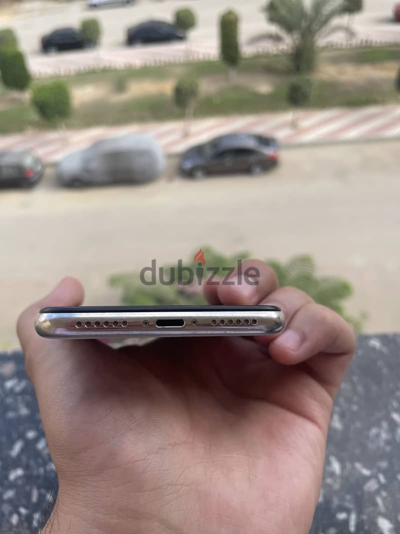 Apple - iPhone X 4