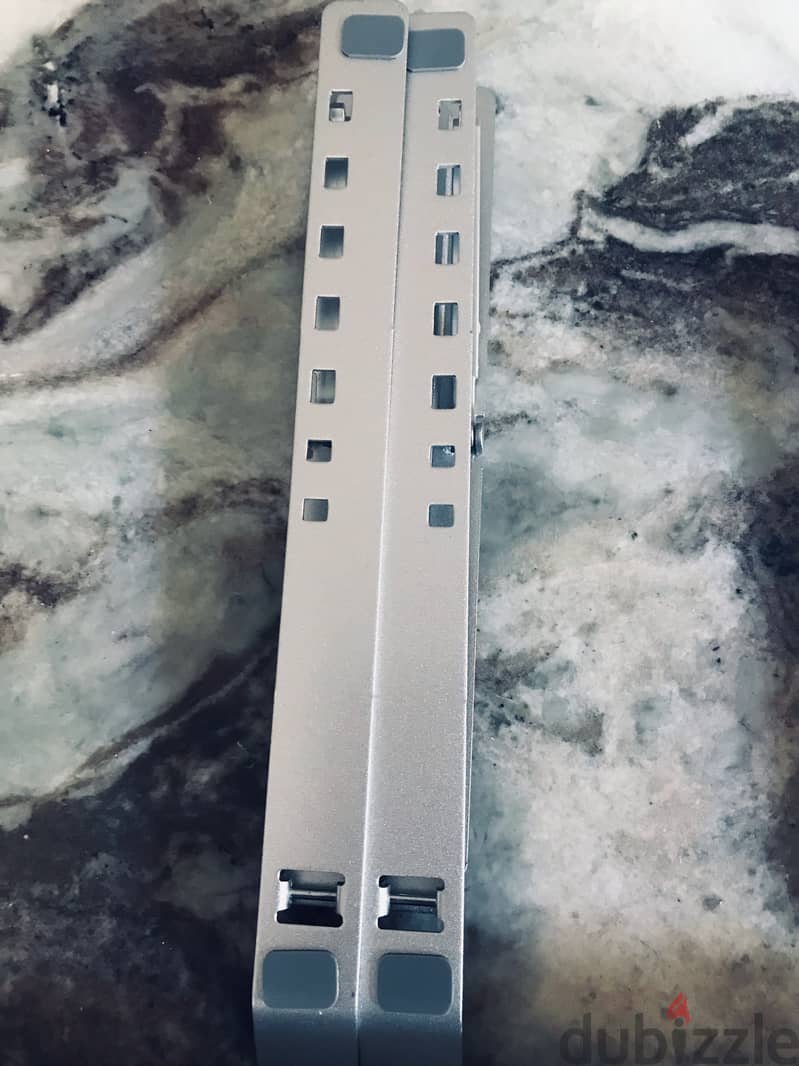 iPad/Laptop Stand 2