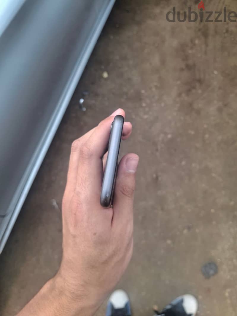 Apple - iPhone 11 8