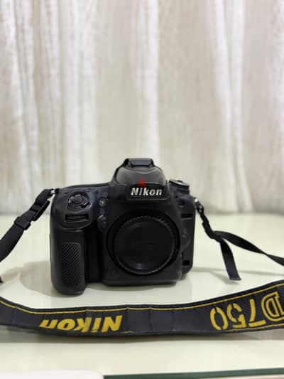 نيكون d750 وعدستين ٢٤/٣٥ سيجما و نيكون ٨٥
