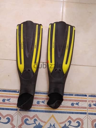 زعانف فايبر مقاس 34-36 حاله ممتازه