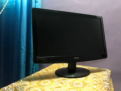 عدد 3 شاشات 20 بوصه و 19 بوصه