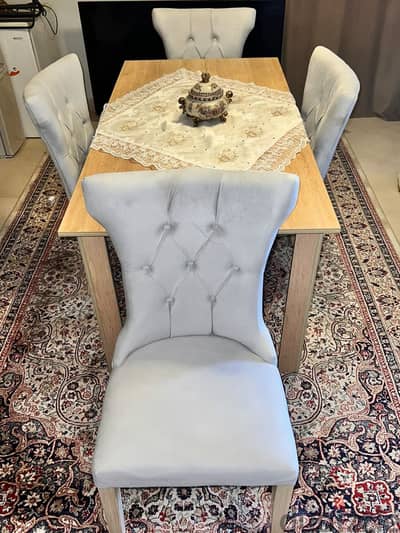 Dinning table and 4 chairs