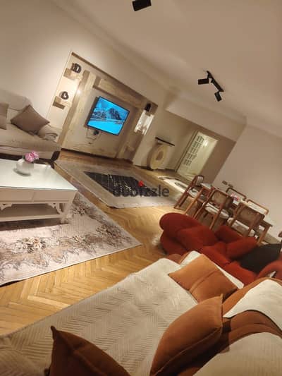 For daily rental hotel on the Nile, a furnished apartment on Maadi Corniche consisting of two bedrooms, a reception, a bathroom, and a fully air-conditioned kitchen with Wi-Fi and natural gas