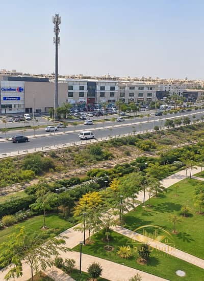 165 sqm apartment for sale in Madinaty (B12), next to the Craft Zone and East Hub; features a double view of the flood channel and the garden.