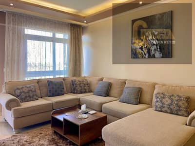 شقة مفروشة للإيجار في B8 مدينتي | مجموعة 83 | مطبخ سمارت متكامل، جراج خاص، تكييف وتدفئة، واي فاي وغاز طبيعي
