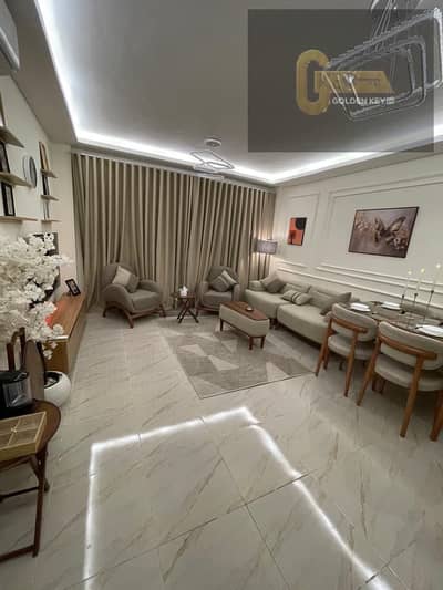 شقة مفروشة للإيجار في B15 مدينتي | فرش فندقي، تشطيب خاص ألترا سوبر لوكس وفيو مفتوح ووايد جاردن