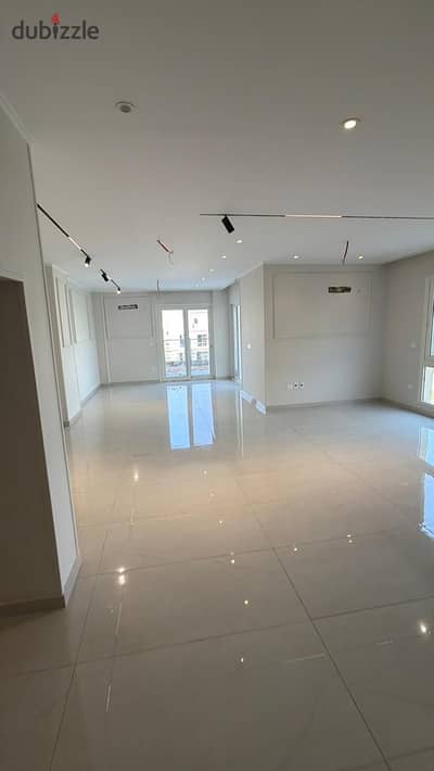 Villa for Rent – ​​High-End Finish – Mountain View iCity