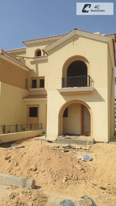 Townhouse for sale 174m direct view on lagoon ready to move lowest down payment , installments in saraii new cairo fifth settlement