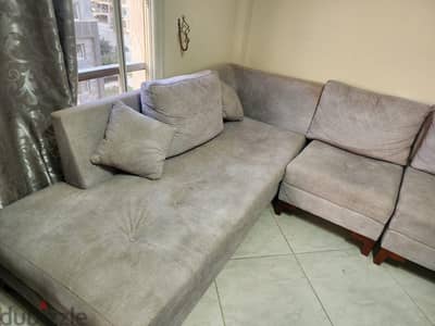 ركنة مودرن كبيرة شيك جداً بحالة ممتازة للبيع