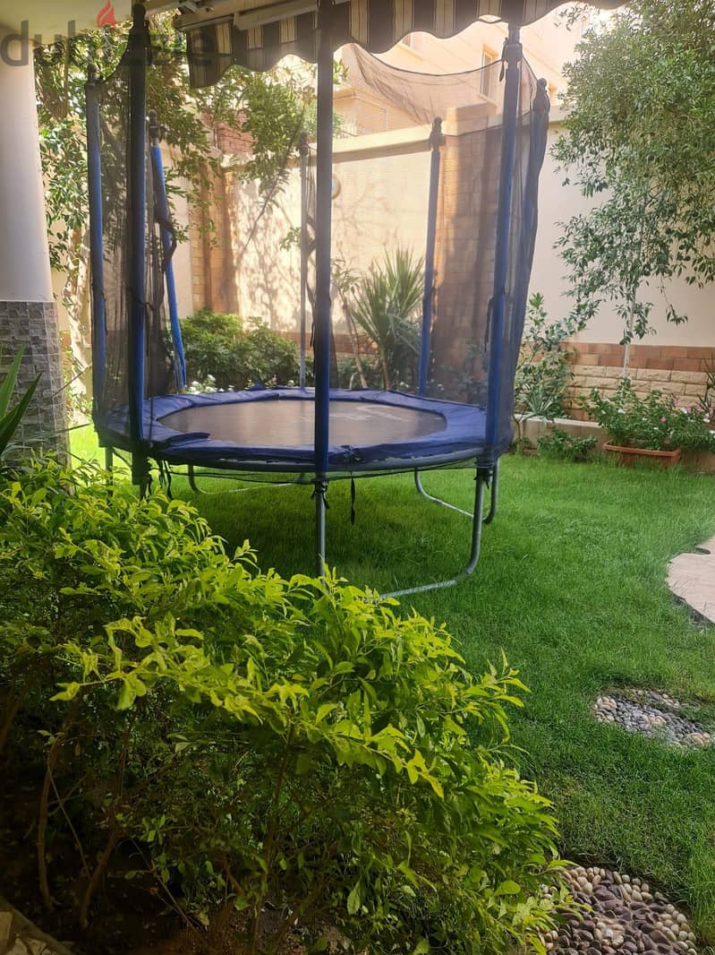 Trampoline for 6 kids capacity with additional Net 9