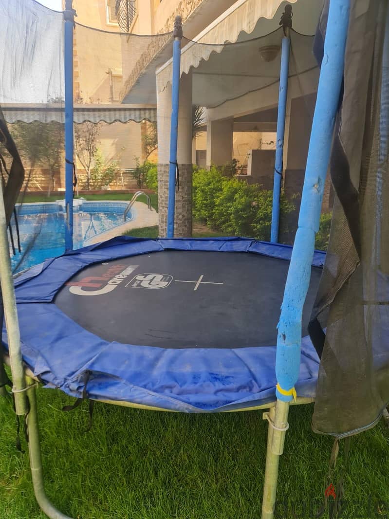 Trampoline for 6 kids capacity with additional Net 12