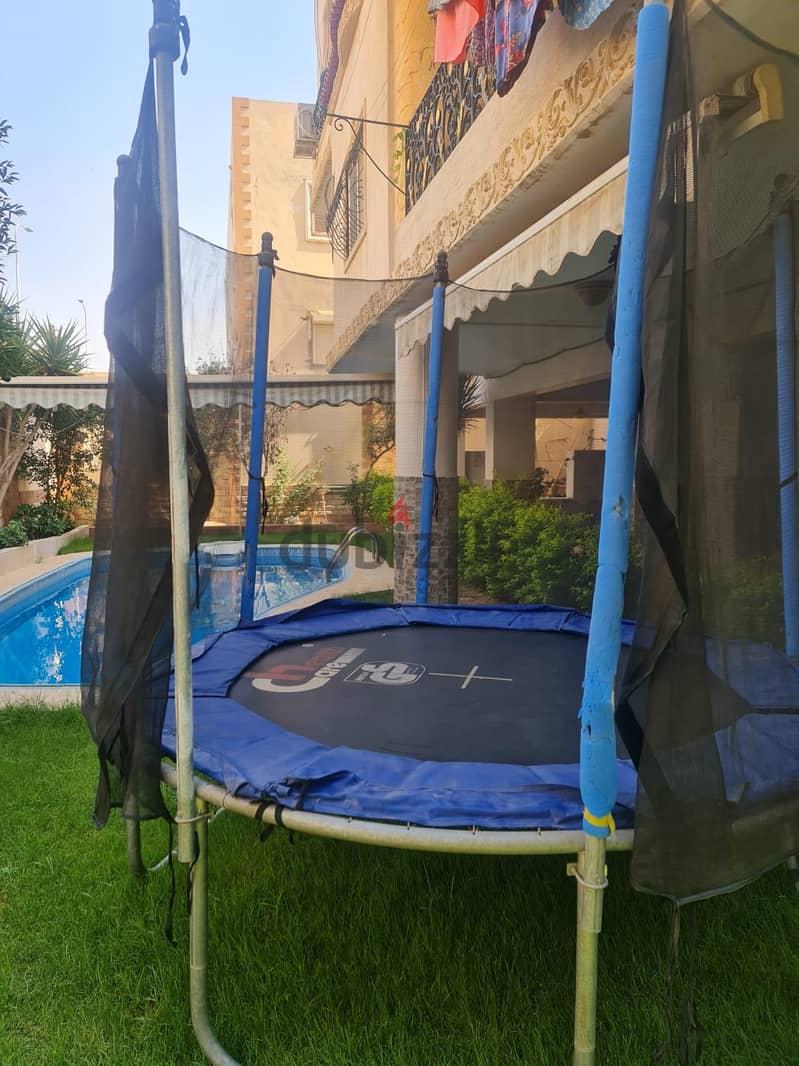 Trampoline for 6 kids capacity with additional Net 14