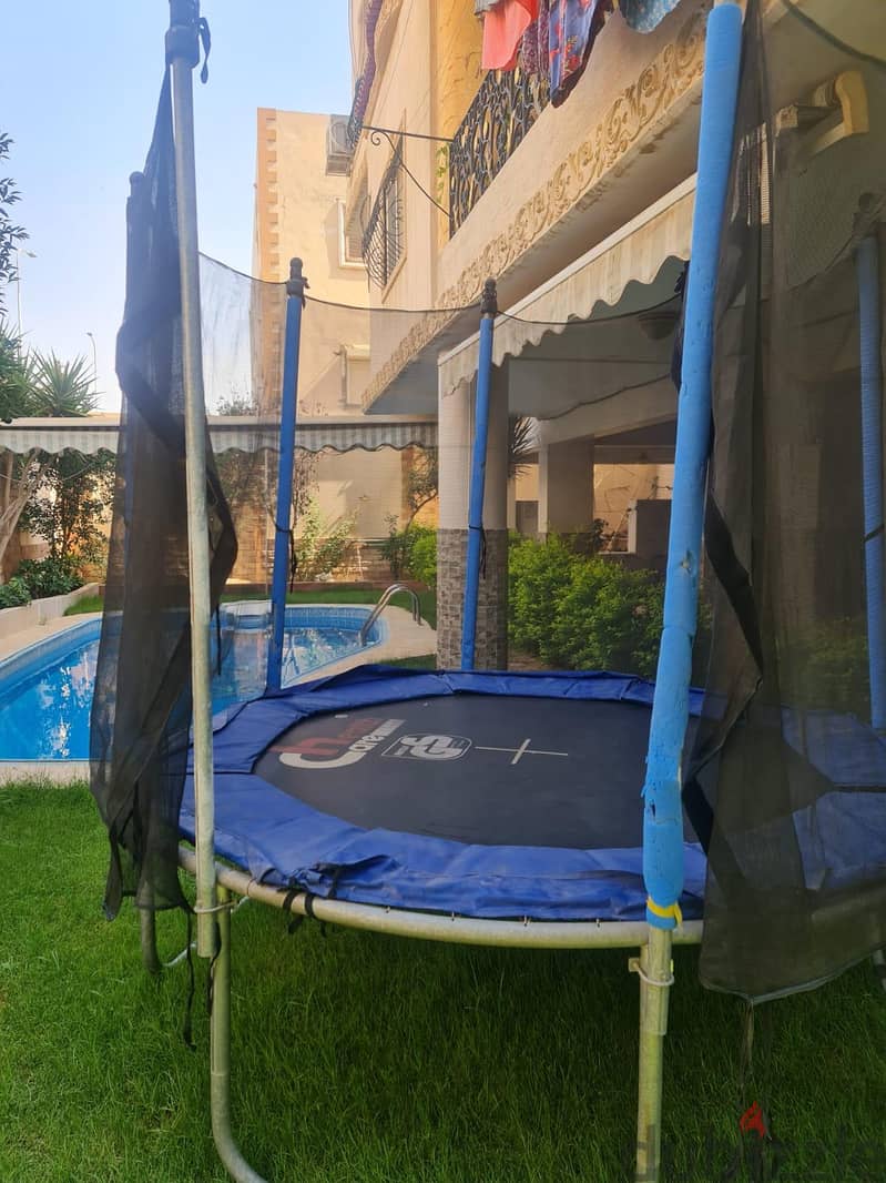 Trampoline for 6 kids capacity with additional Net 16