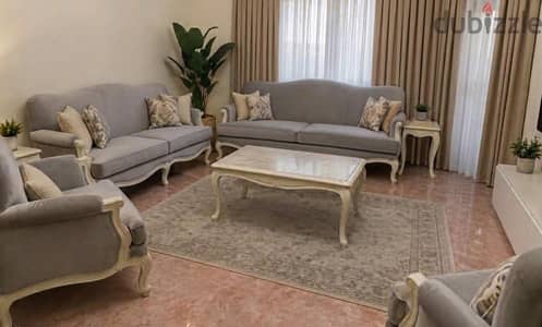 صالون عمولة خشب زان احمر بحالة ممتازة