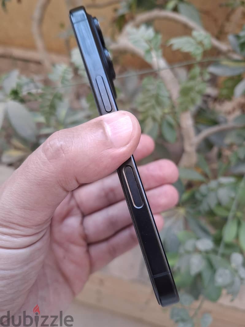 Apple - iPhone 16 Pro 3