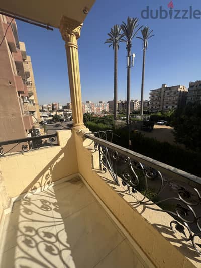 ارضي مرتفع بمدخل خاص خطوات للمحور