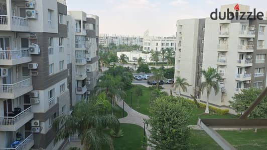 شقة للبيع في مدينتي B12  مساحة 140 متر الدور الرابع 3 غرف نوم 2 حمام تشطيب الشركة استلام فوري فيو وايد جاردن مفتوح كاملة العدادات كهرباء ومياه وغاز بجوار المسجد والخدمات قريبة جدًا من كرافت زون  التفاصيل المالية  إجمالي ثمن الشقة شامل الوديعة والمرافق 5,7