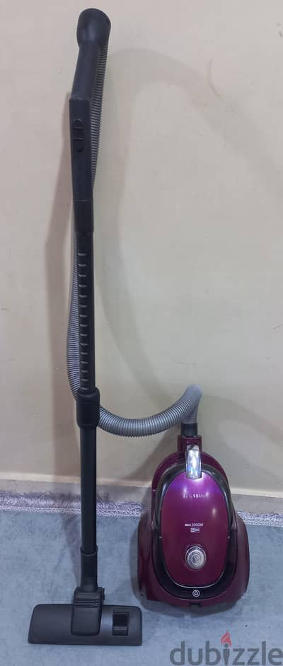 مكنسه سامسونج ٢٠٠٠وات بحاله ممتازه قوه شفط عاليه جدا