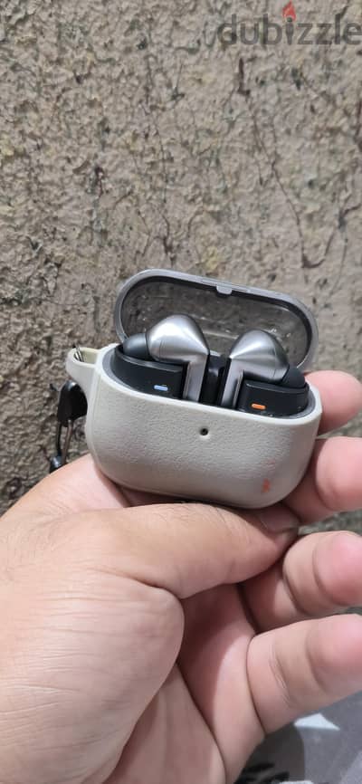 Samsung Buds 3 pro حاله ممتازه بي كل مشتملات