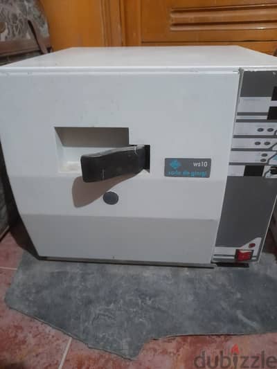 Class B Autoclave صناعه ايطالي حاله ممتازه التجار يمتنعون