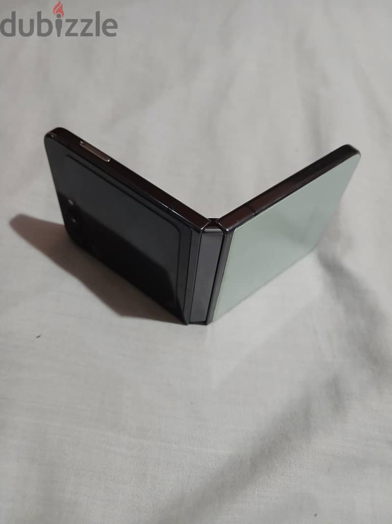 Samsung Z Flip 5 3
