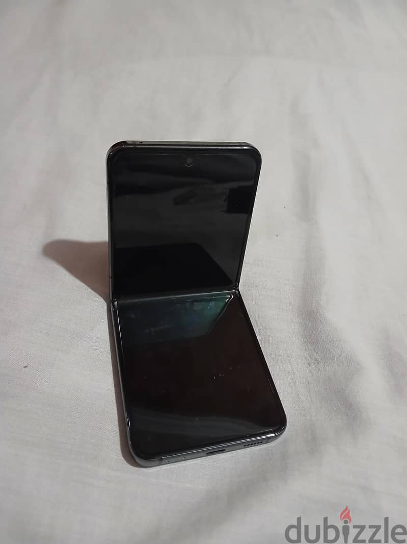 Samsung Z Flip 5 4