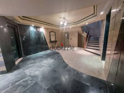 عمارة حديثة فرصة ناصية 300م رخصة اداري مصر الجديدة العروبة واجهة 14 م