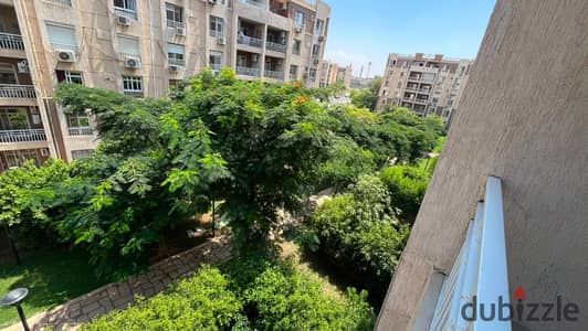 شقه مميزه للبيع B7 مدينتي | 96م تشطيب خاص، دور ثالث، وحدة طرفية، Garden View، 2 غرفة و2 حمام، غير مفروشة، خطوات من النادي و الخدمات ، بحري طلعت مصطفى.