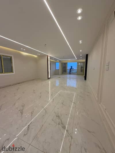 For lovers of large spaces, a stunning apartment on the second floor overlooking the Pyramids on the wall, finished to the highest level.