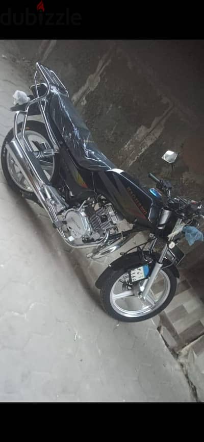 لسرعه البيع لظروف خاصه وفيها رخصه سناتين ٣٥الف نهائى