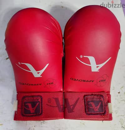 قفازات كاراتيه أراوازا أصلية WKF Approved بحالة ممتازة