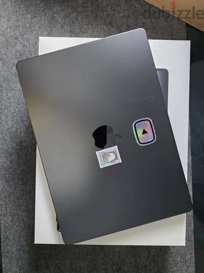 ماك بوك برو M3 Pro ١٤ بوصة بحالة الجديد و بطارية ١٠٠%