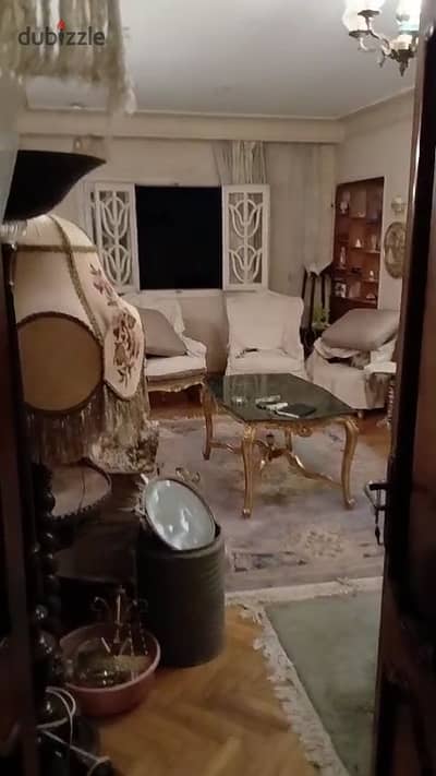 شقه للبيع 165م في المنطقه السادسه متفرع من مكرم عبيد فرب السلاب وحديقه الطفل