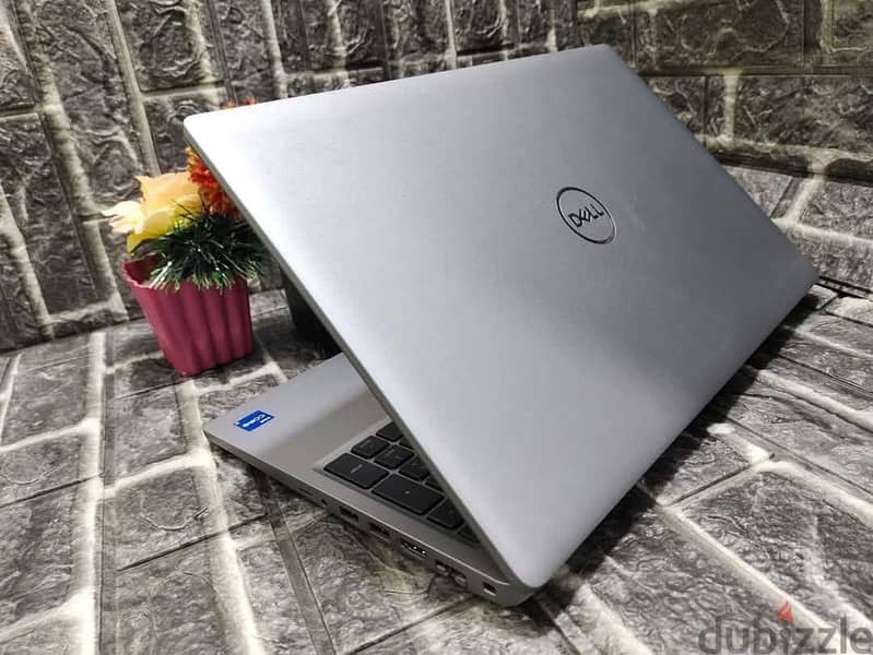 Dell LATITUDE 5520 1