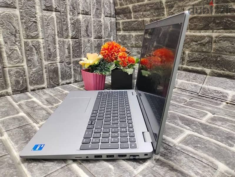 Dell LATITUDE 5520 3