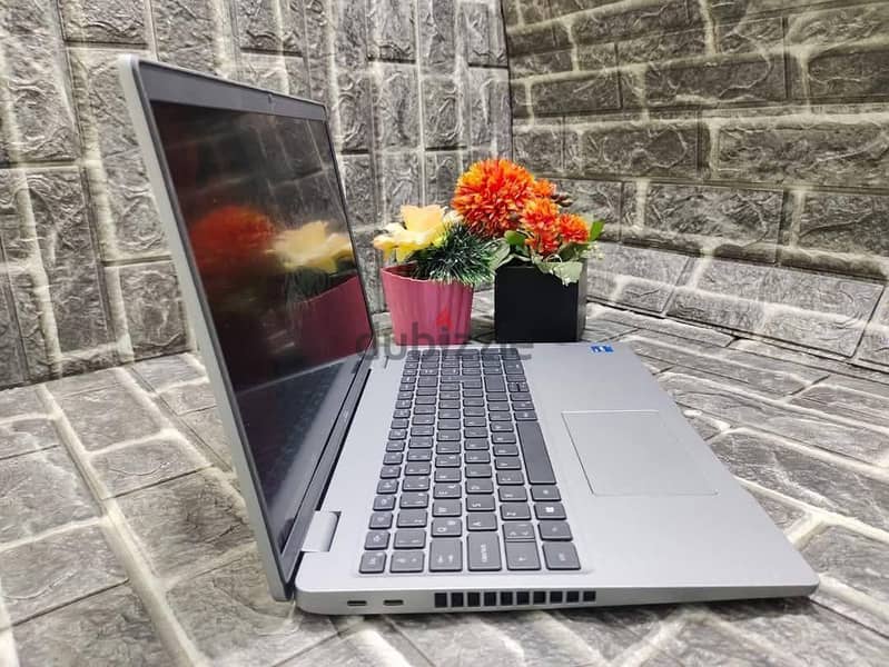 Dell LATITUDE 5520 4