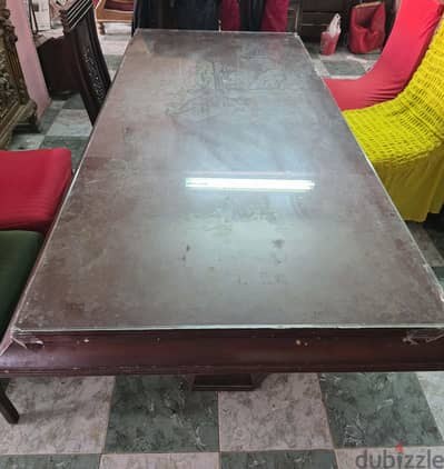 سفره خشب زان  بني غامق  ببانوره زجاجيه معها ٨كراسي