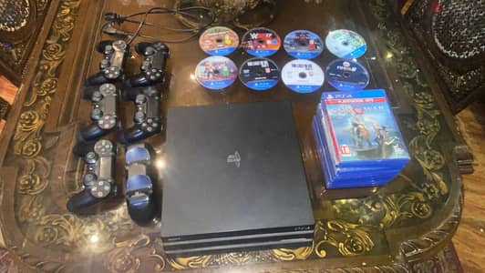 Playstation 4 Pro 1TB + ٥ دراعات + ٧ العاب + دوك شحن