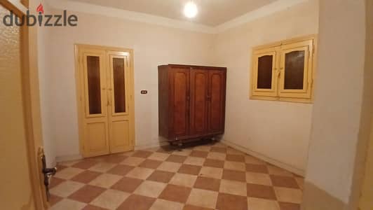 At a bargain price for quick sale, 186m two floors super lux location excellent
