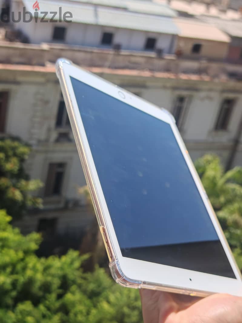 IPad 7th generation 32g wifi +sim 4