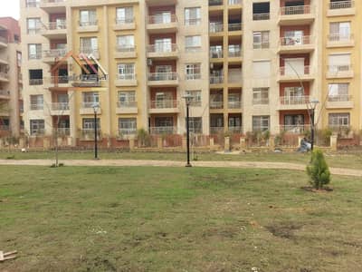 للايجار شقه أرضي فيو جاردن 3 غرف نوم قريبه جدا من خدمات المرحله   قريبه من all season park