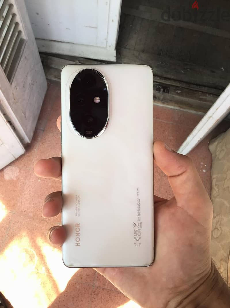 Honor 200 Pro 1