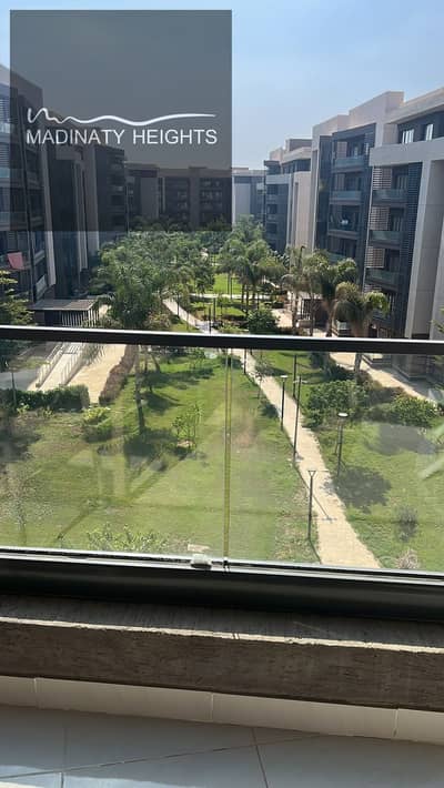 فرصة استثمارية وسكنية راقية في قلب مدينتي (B15).  ​شقة 178m - فيو وايد جاردن بأعلى تميز (دور رابع - تخصيص هيئة) ​تفاصيل الشقة: ​3 غرف نوم (منهم غرفة ماستر) ​3 حمام ​2 تراس بفيو مفتوح ​استلام فوري جاهزة للسكن ​التأسيس والمدفوعات: ​عداد كهرباء + مياه + شبكة