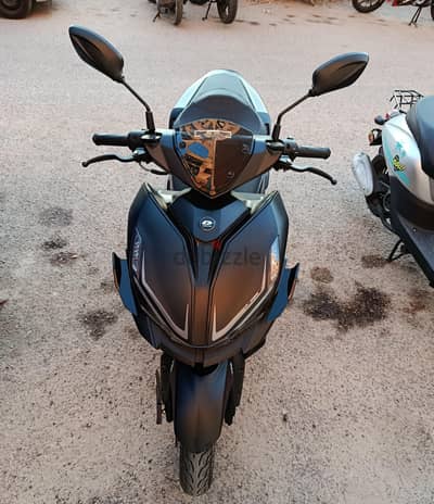 للبيع سكوتر QJ motors ax200