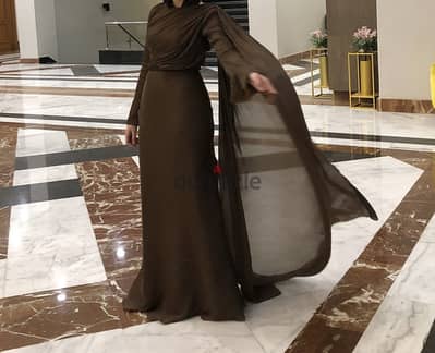 فستان للبيع لابس واحده