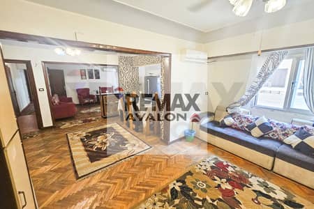 شقة للإيجار المفروش 150 م ميامي (ش إسكندر إبراهيم مباشره - خطوات من البحر)